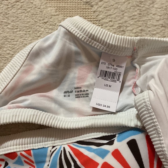 NWT women’s Aerie one should bikini. Large bottom. Medium top - Picture 4 of 4